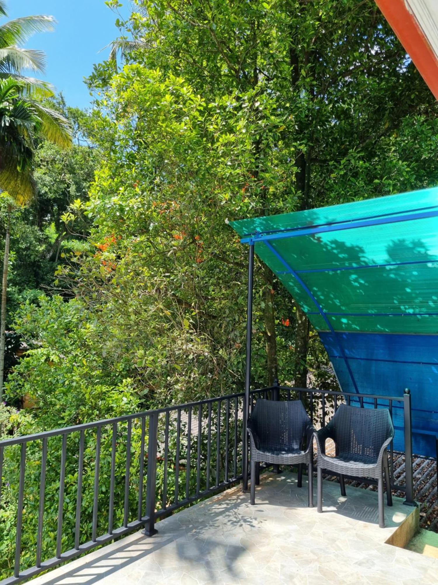 Squirrel'S Nest Hotel Kandy Exterior photo