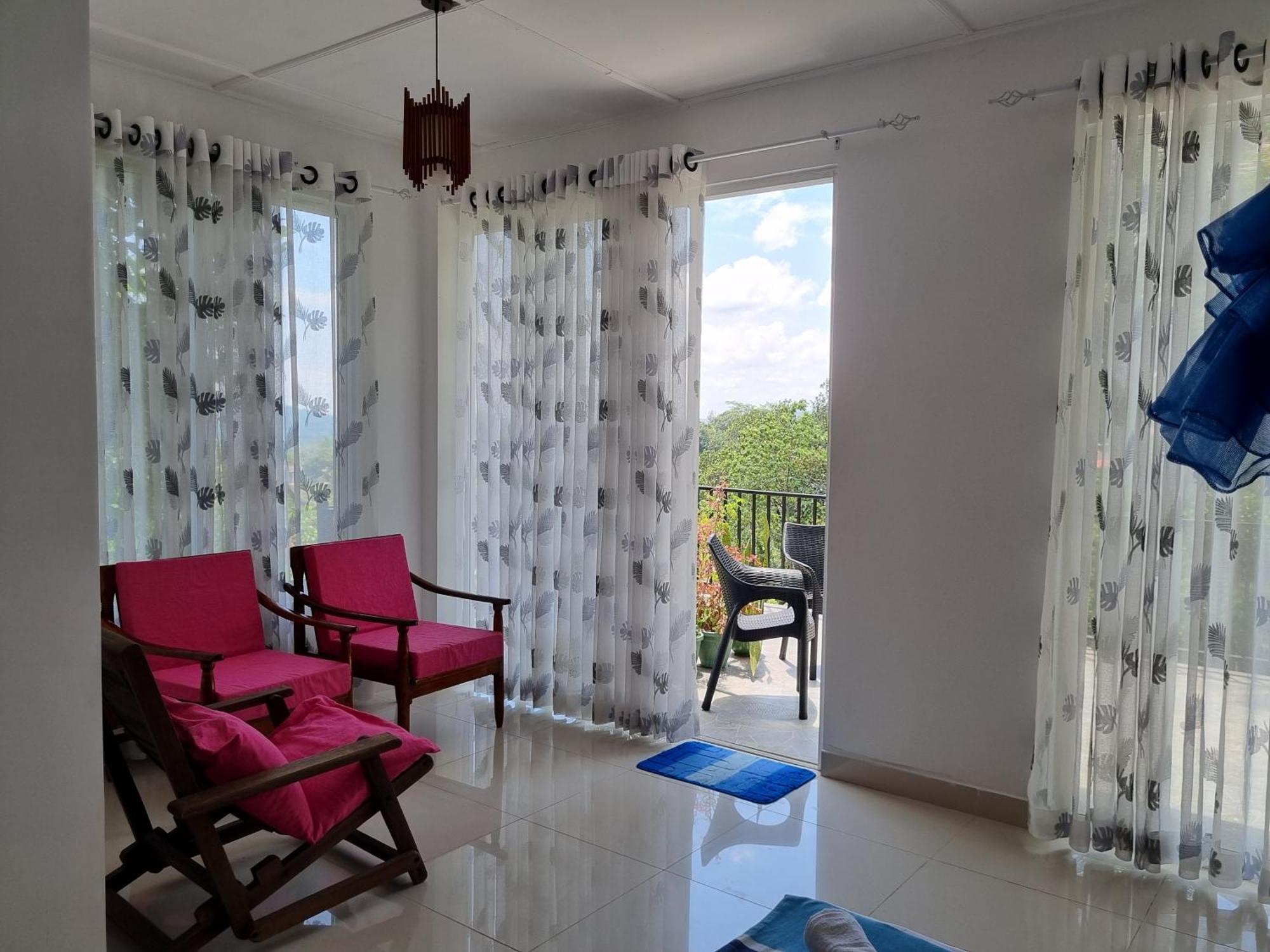 Squirrel'S Nest Hotel Kandy Exterior photo