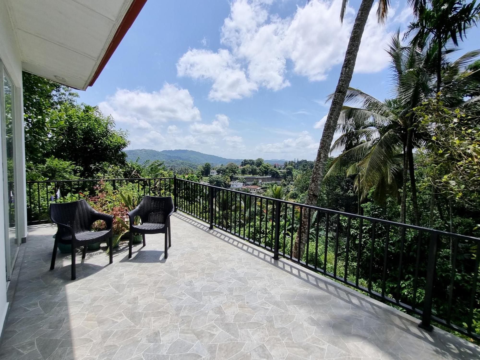 Squirrel'S Nest Hotel Kandy Exterior photo